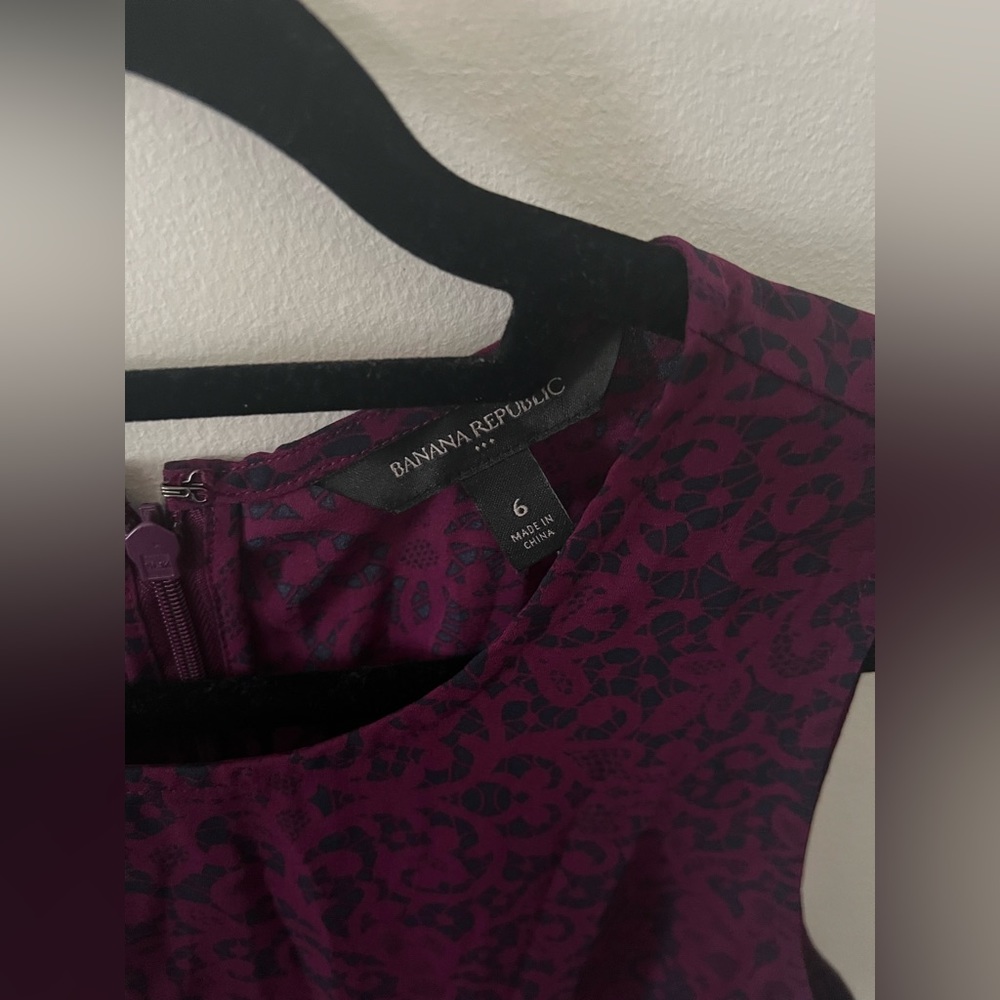 Banana Republic Sleeveless Pleated Blouse / Top - NWT, 6, Navy & Violet / Purple - Picture 4 of 8